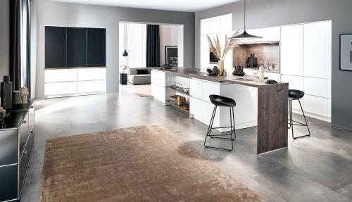 Découvrez comment concevoir une cuisine sur mesure fonctionnelle : choix des matériaux, rangements, rénovation et aménagement avec le Comptoir des Artisans.