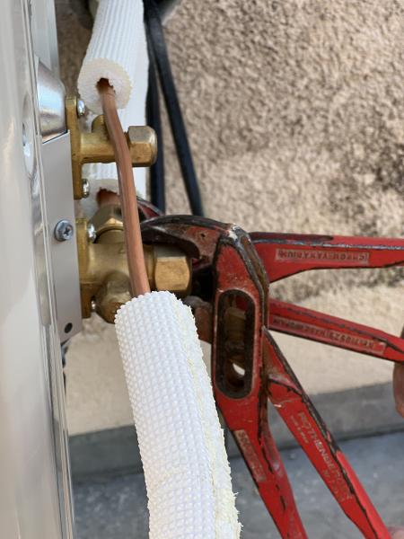 Plombier professionnel pour vos travaux de plomberie et chauffage - Charente maritime : installations, réparations, dépannages et entretien. Faites confiance à Comptoir des Artisans et demandez un devis personnalisé pour vos projets sanitaires et thermiqu