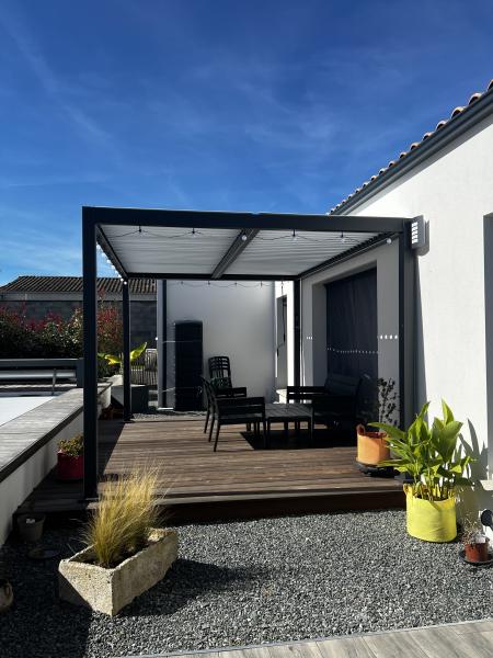 Paysagiste spécialisé en aménagement extérieur et rénovation de jardin - Charente maritime : terrasses, allées, plantations et espaces verts. Faites appel à Comptoir des Artisans pour un devis personnalisé et des aménagements extérieurs sur mesure